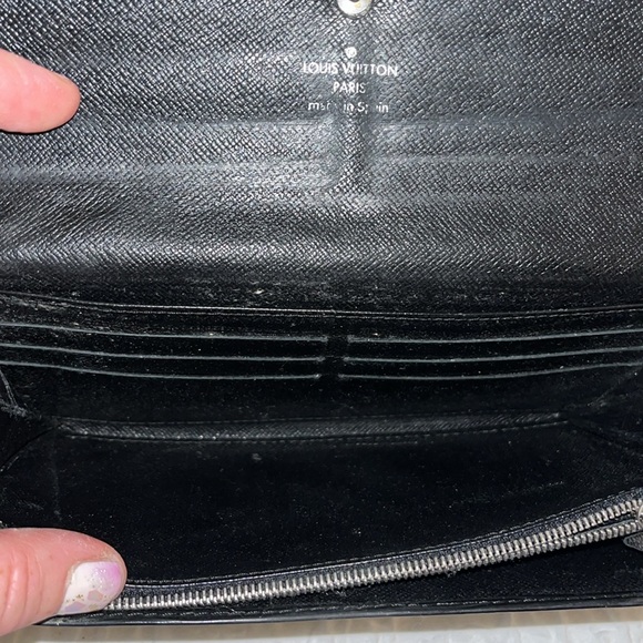 Louis Vuitton epi black wallet - Picture 7 of 11